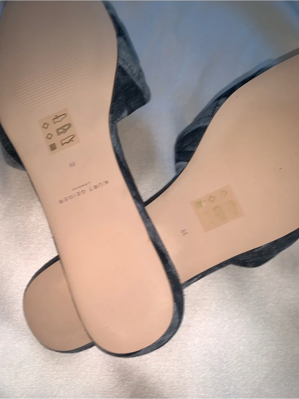 Kurt Geiger KENSING Quilted BLUE DENIM Open-Toe Slide Mules. 
size 9 - Picture 5 of 8
